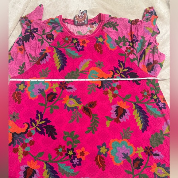 JOHNNY WAS THE JANIE FAVORITE
FLUTTER RAGLAN
SLEEVE - Picture 5 of 5